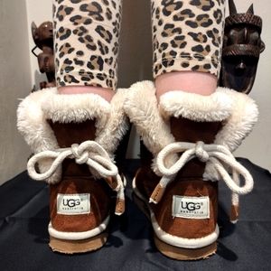Uggs short brown boots size 7 women's